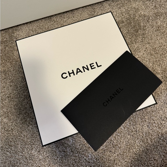 Limited Edition Chanel Set - Chanel N5 L’eau Factory 5 Mystery Box - Picture 8 of 8